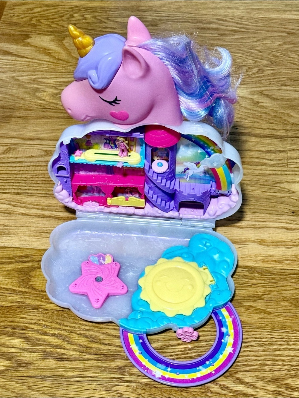 Polly Pocket Rainbow Unicorn 2022 Case And One Figure - Picture 6 of 6